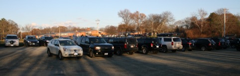 This figure is an image showing private autos waiting near Hatherly School to pick up students.